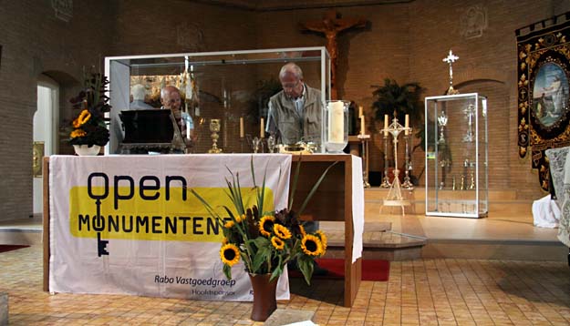Open Monumentendag 2010 - Kerkzilver in de Maria Magdalena kerk in Maasland